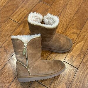 UGG kids Brown Suede Boots with Shearling Lining